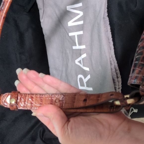 Brahmin Brown Shoulder Bag with Textured Leather and Adjustable Strap - Picture 5 of 9